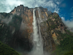 Looking-up-at-Angel-Falls